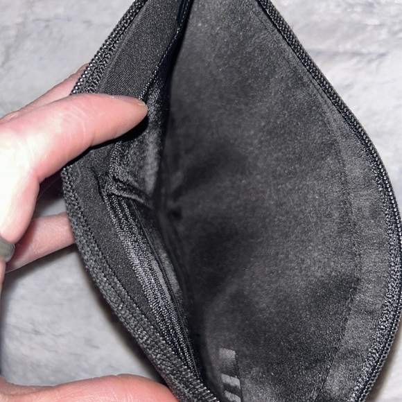 NWT•Horror Film Set• BUCKLE-DOWN Canvas Wallet, “IT 2” & 2 “Terrifier” Film Pins - Picture 11 of 16